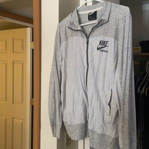 Women’s Nike thin sweatshirt full zip